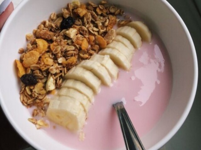 Iogurte banana sereal
(Comida saudável)