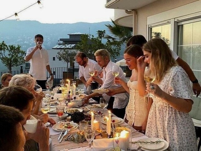 Almoçar/jantar com a sua família 🥂