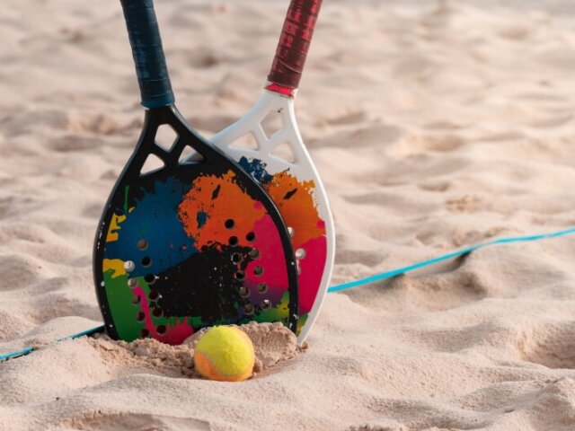 Beach tennis