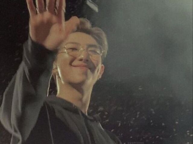 1 - Namjoon te vê e te dá vários sorrisos