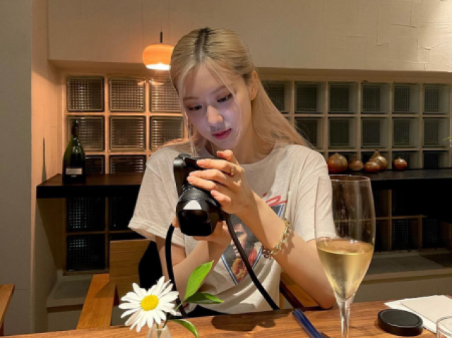 1-Rosé (blackpink)