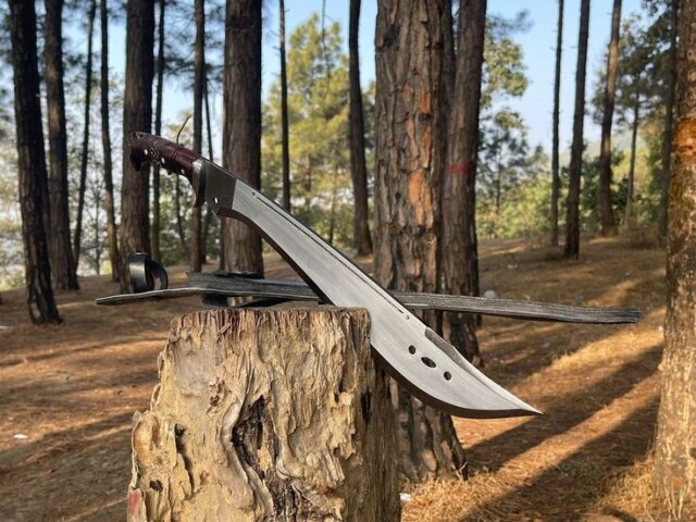 Machete
Dano zumbis e vivos
8/10 e 10/10
Precisão zumbis e vivos
8/10 e 9/10
Alcance zumbis e vivos
6/10 e 7/10
Mobilidade zumbis e vivos
8/10 e 9/10
Controle zumbis e vivos
7/10 e 5/10