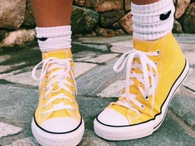 Esse ALL star combina tanto com a minha camisa... 💛