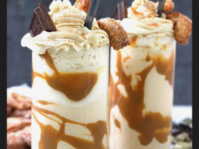 Doce de leite e churros Milkshake.