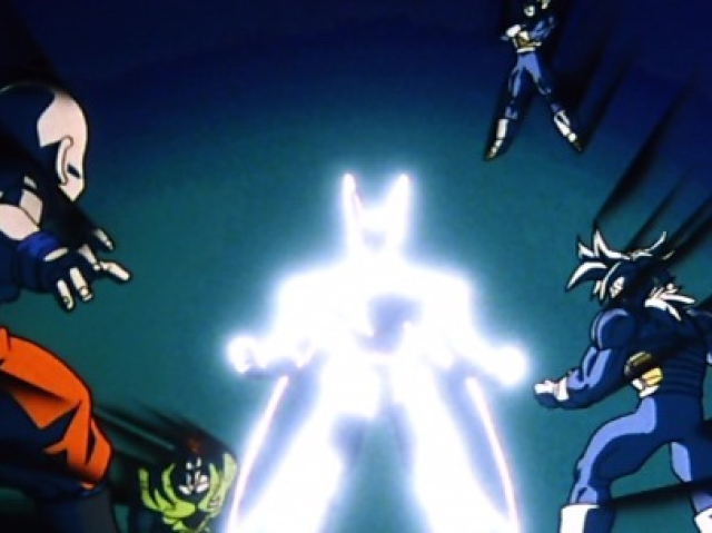 Cell se transformando na Forma Perfeita