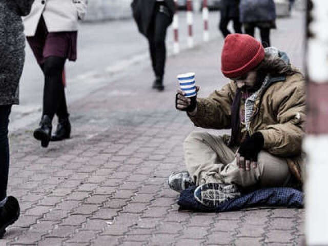 Pediria comida para alguém na rua