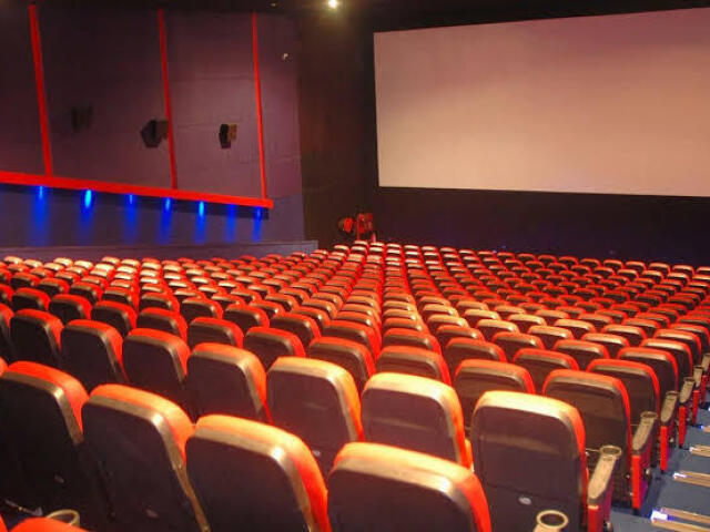 Ir ao cinema