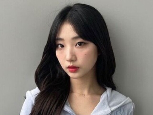 Yeonjin - ex membro do loona