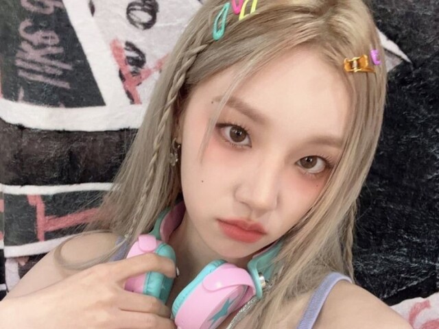 Yuqi-(g)i-dle