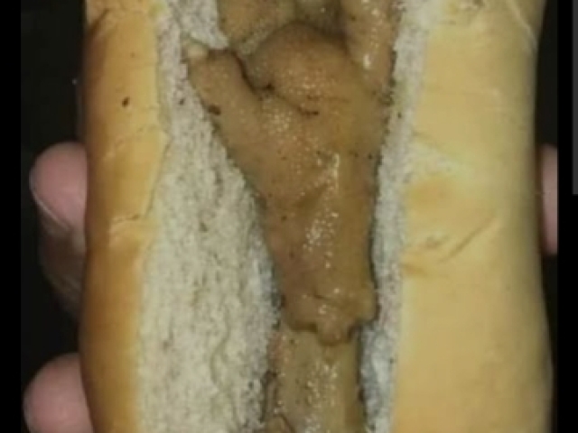 Cachorro quente de pé de galinha