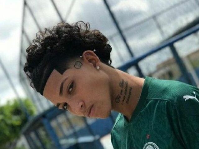 Henrique
17 anos
irmão do bruno
O proprio léo lins KK
faz todo mundo rir
extremamente maximo engraçado
praticamente todas as meninas querem ele
pique cristiano ronaldo
rei das finalizações
faz gol p krl
pique roberto carlos
faz mt gol de longe tb
come muito
terror do goleiro e do zagueiro
Palmeirense