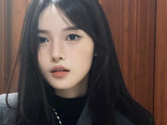 • Yarah
🇰🇷🇺🇲 Coreana e americana
17 anos
Já cantava
Treinou 3 anos