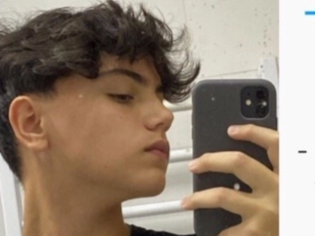 - Gabriel
- fofo
- joga vôlei
- não superou a ex( mas vc pode mudar isso)
- nerd