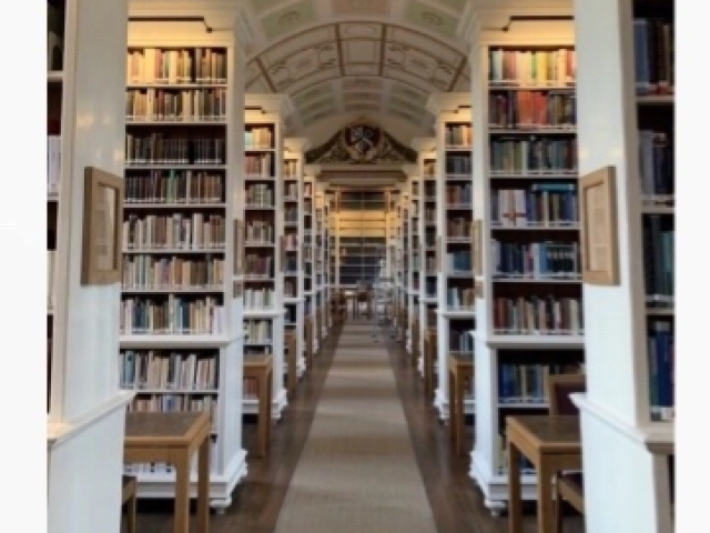 Biblioteca
Vc encontrou o Lucas lendo seu livro favorito,ent vcs começaram a conversar sobre livros