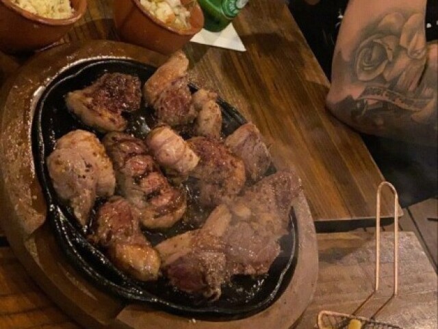 Pedimos um rodízio de carne