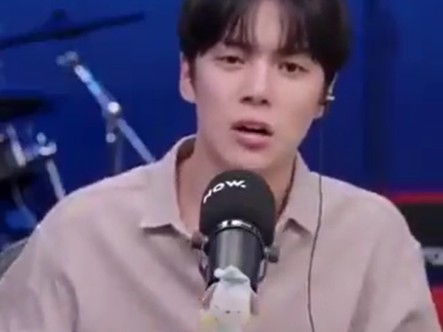 Quando o Minhyuk chamou a atenção de alguns "fãs" após estes se chatearem nos comentários porque a chamada telefónica com uma fã no programa DELE estava demasiado longa e ele disse falava o tempo que ELE quisesse com as pessoas