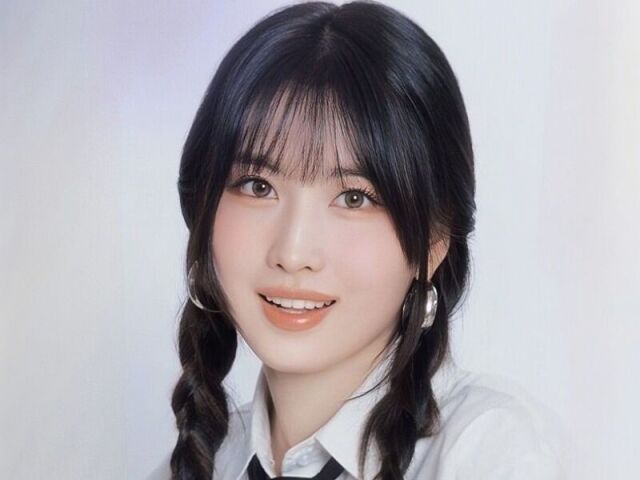 Japonesa
(Momo - TWICE)