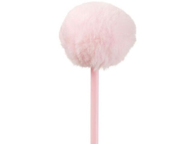 O pompom vai ficar encardido logo na primeira semana, mas é bonita