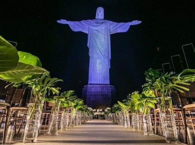 Na frente do Cristo redentor RJ