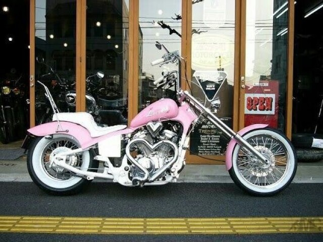 uma moto linda demais de heart♡