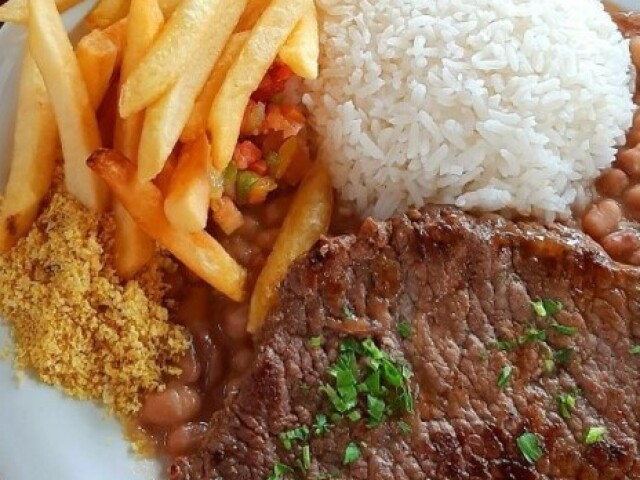 Bife com arroz