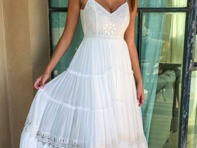 Vestido com detalhes