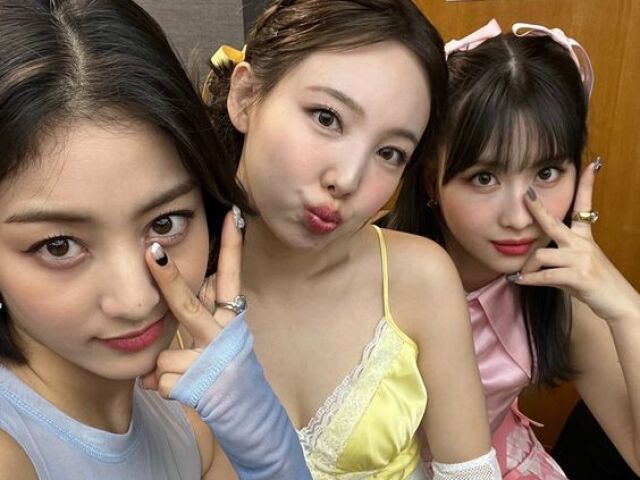 Jihyo, Nayeon, Momo