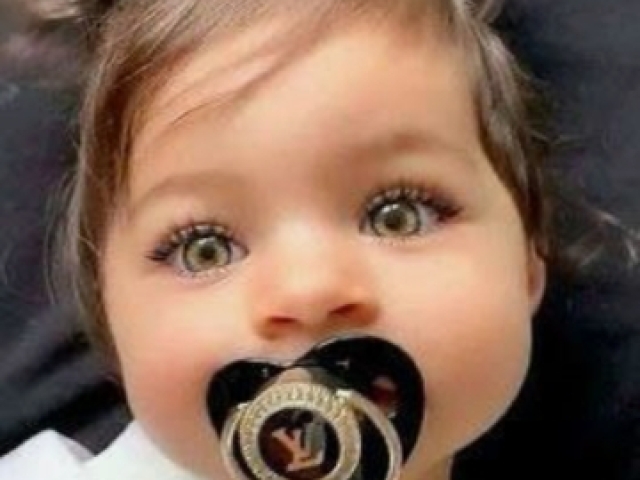 Yara
1ano e 6 meses
Abandonada pela mãe pela condição