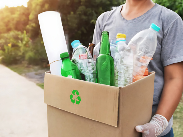 Reciclagem, redução no uso de automóveis, cultivo de plantas e vegetações, redução do 
consumo de carne, entre outras ações.