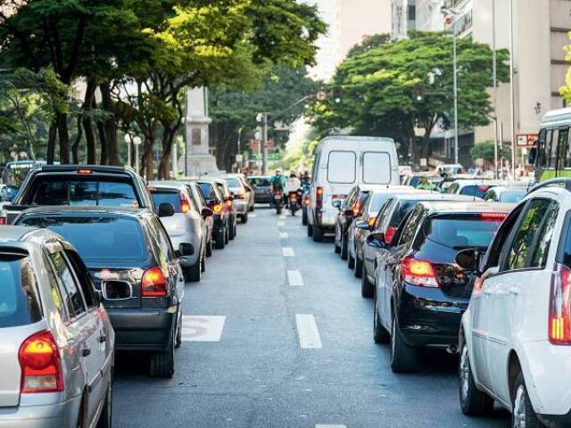 Optar pelo transporte individual (carro próprio)