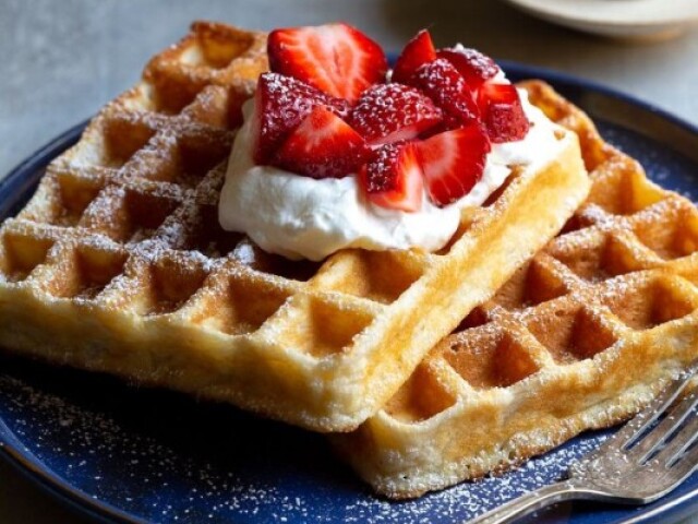 Esse waffles com morango