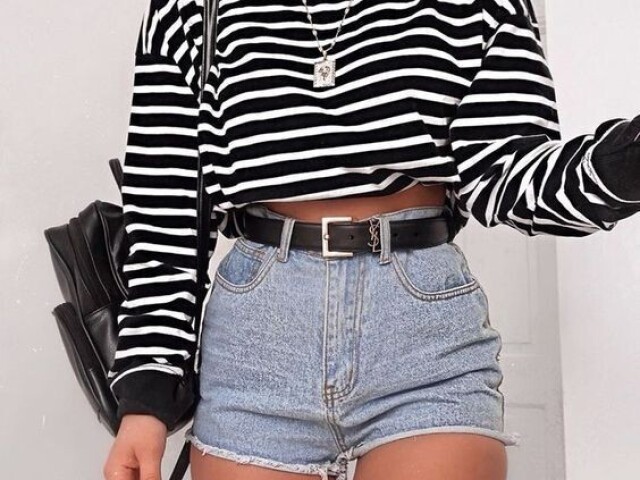 Essa blusa linda com short jeans