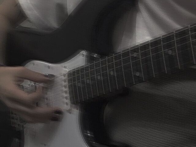 toco guitarra.