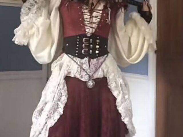 Pirata (desculpa a imagem cortada mais o vestido é lindooo)