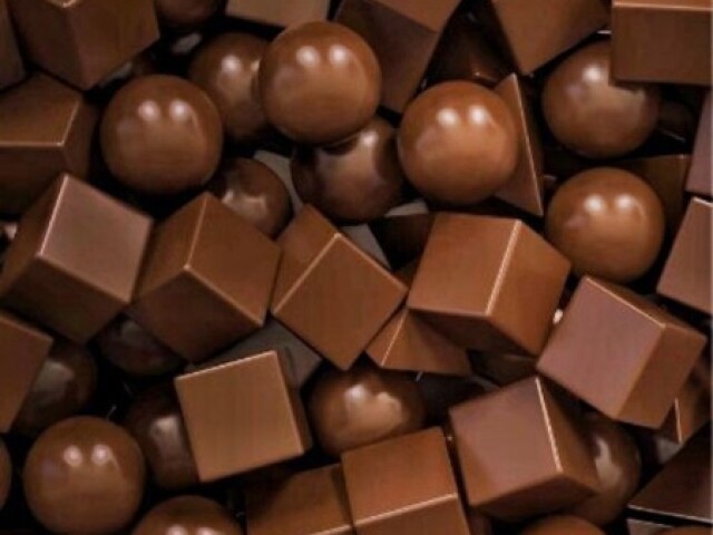 Cubos e esferas de chocolate