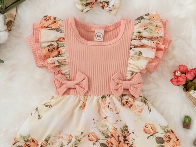 Esse vestido rosa com Flores