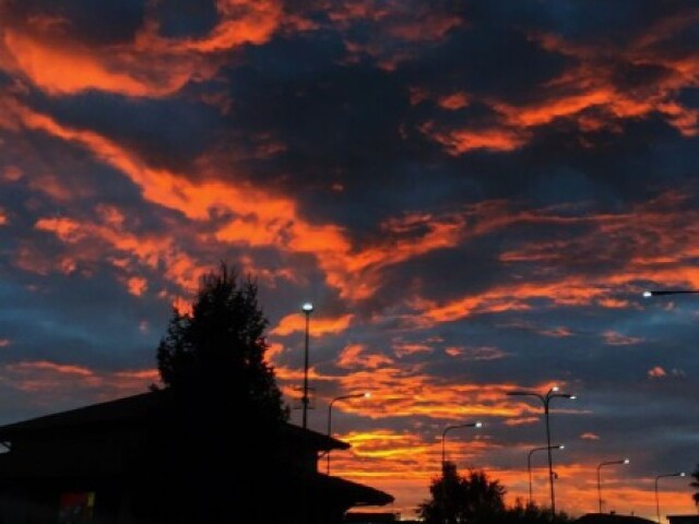 Está de tarde e o céu está com cores lindas!