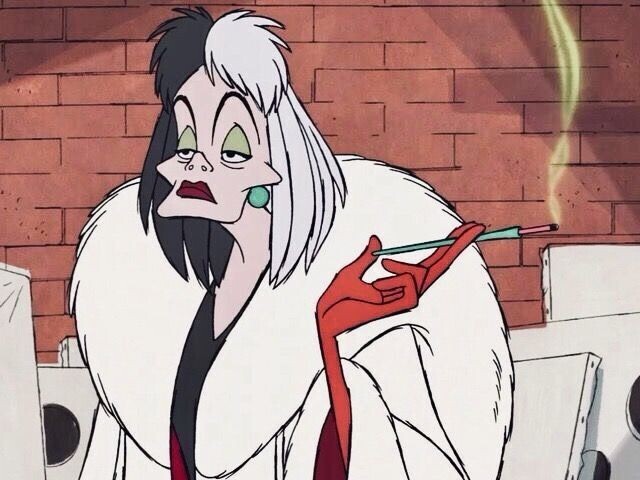 Cruella fumante