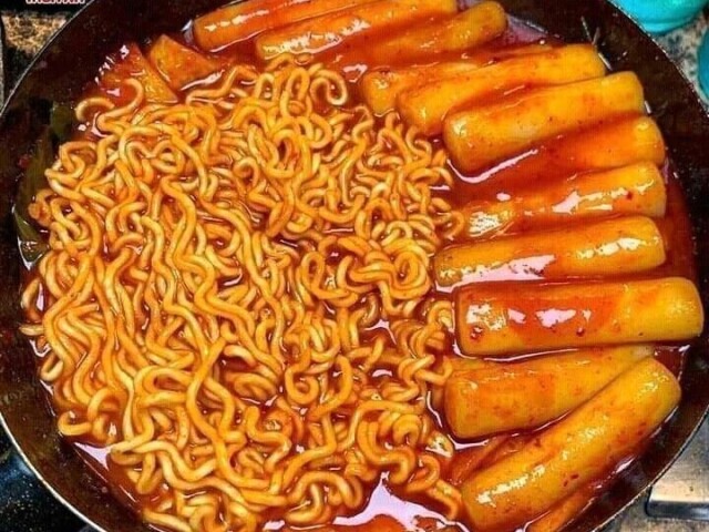 Macarrão com ttebokki🤤