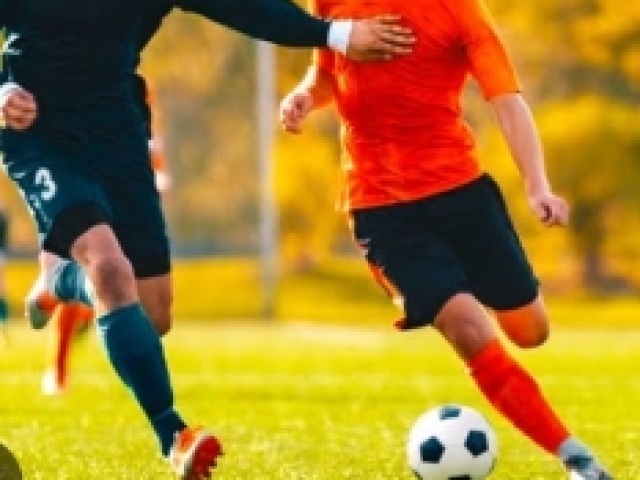 Jogar futebol 😒
(Nada contra)