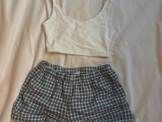 Blusa e shorts