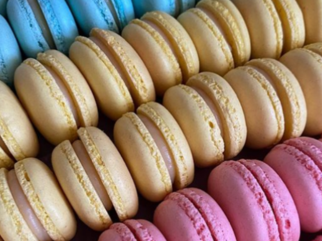 MACARON.