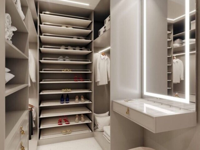 Closet 1