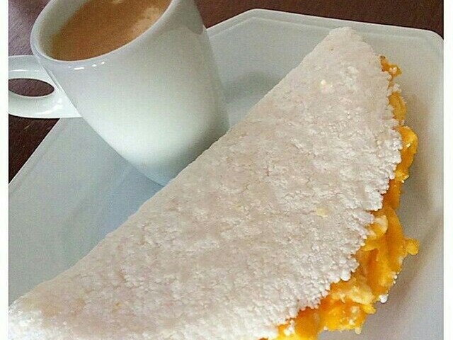 Tapioca com ovo e café