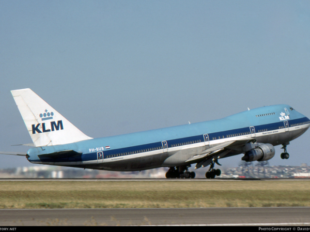 BOEING 747