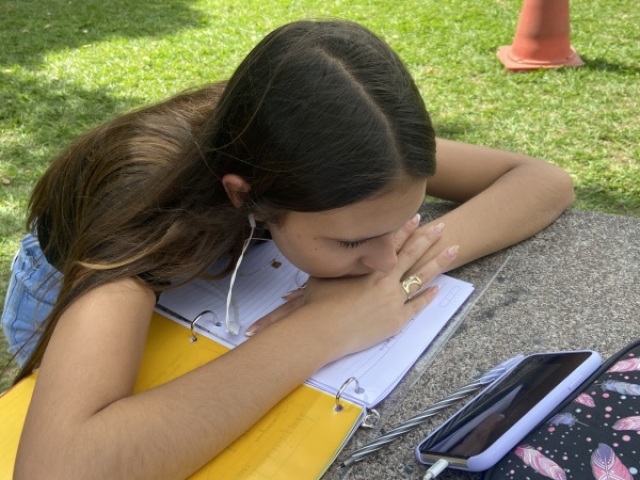 É estranhamente fofo, parece q vc acabou de sair de um plantão de 72hrs