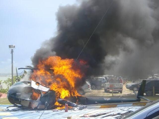 Helicóptero pegando Fogo