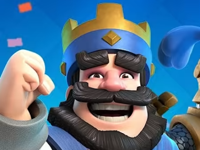 Jogando Clash Royale