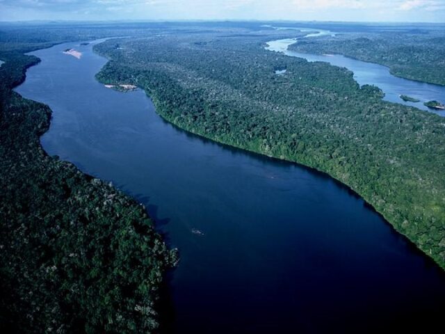 Rio Amazonas, Rio Dorós e
Rio Purus.