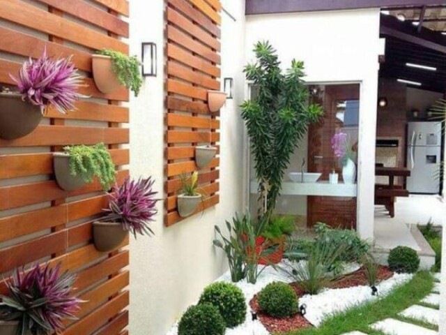 Gosto de ter um pequeno jardim ou plantas em casa.